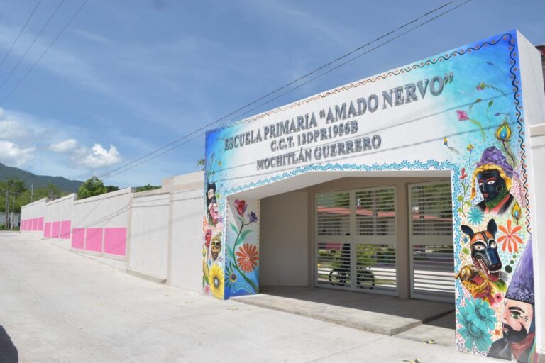 CON OBRAS Y ACCIONES CUMPLE HÉCTOR ASTUDILLO A LOS HABITANTES DE MOCHITLÁN