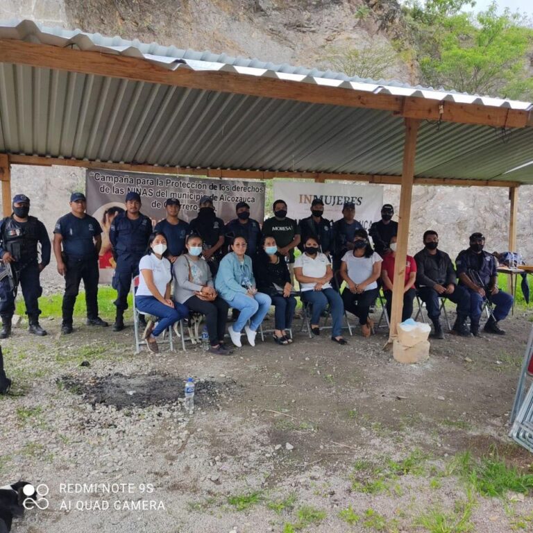 Imparte la Semujer plática a policías municipales, de Alcozauca, para prevenir el matrimonio forzado