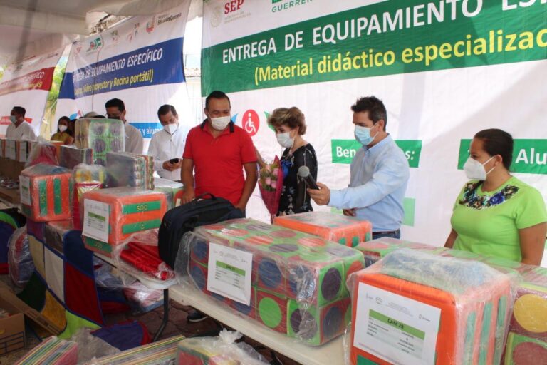 ENTREGA PRESIDENTA DEL DIF, MERCEDES CALVO MATERIAL DIDÁCTICO A MÁS  DE 3 MIL ALUMNOS DE EDUCACIÓN ESPECIAL