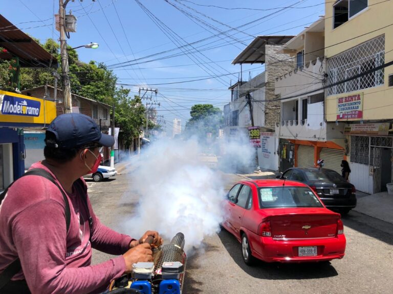 Refuerza Servicios Públicos desinfección y fumigación en la ciudad