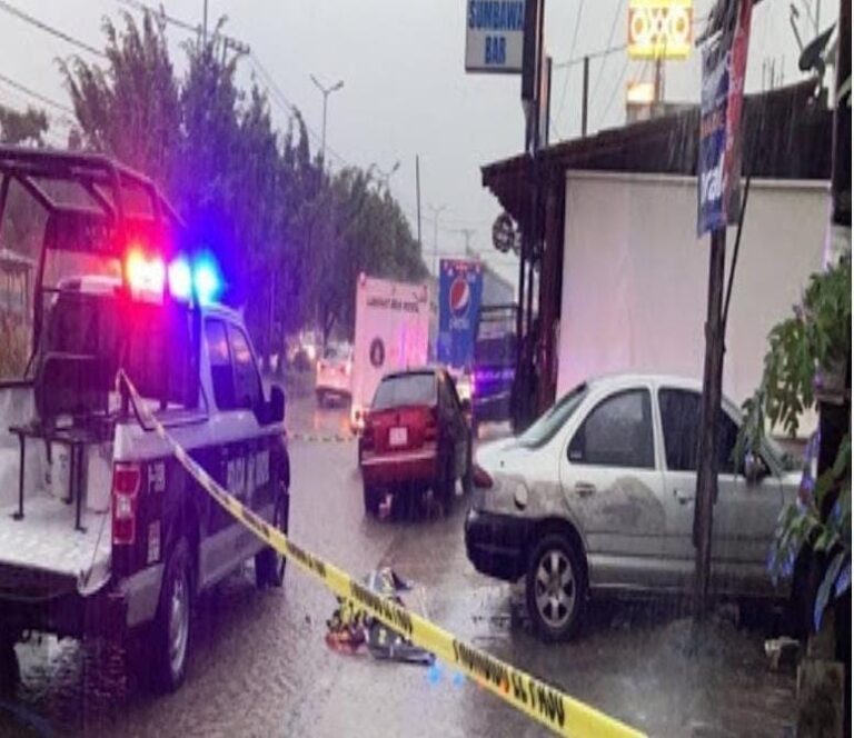 Dos masculinos y una fémina fueron asesinados a balazos adentro de un bar, en el poblado de Llano Largo, Acapulco