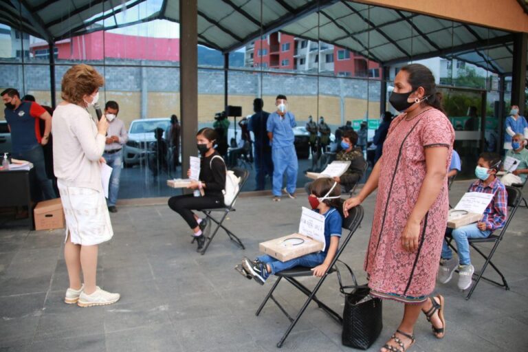 ENTREGA DIF GUERRERO 30 DIADEMAS AUDITIVAS ÓSEAS CON UNA INVERSIÓN CERCANA AL MILLÓN DE PESOS