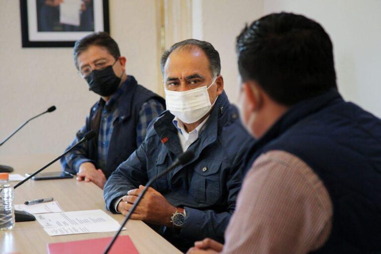 Entrega gobernador del estado, Póliza de seguro de vida a periodistas