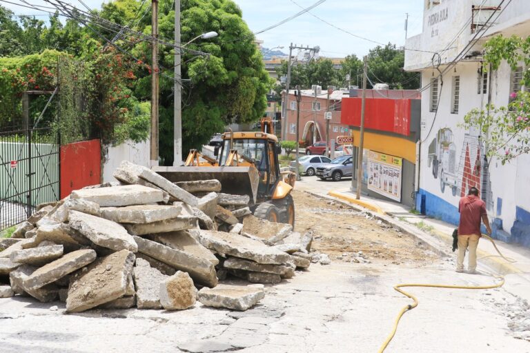 Ordena Adela Román rehabilitación urgente de vialidades afectadas por lluvias