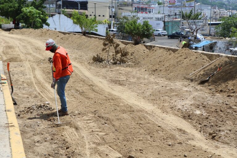 Rehabilitan más de 12 mil metros cuadrados de calle en Acapulco