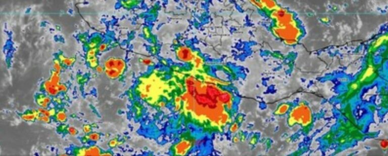 Domingo lluvioso en Acapulco por entrada de humedad del Océano Pacífico
