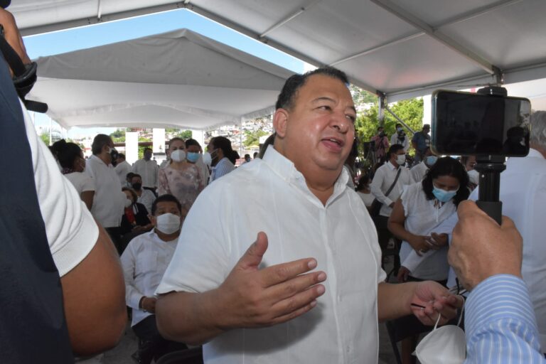 Confían políticos y sociedad civil en que Abelina López hará una buena gestión.