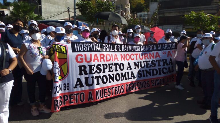 Es genuina la demanda de trabajadores de Salud, defiende Beatriz Vélez al encabezar marcha
