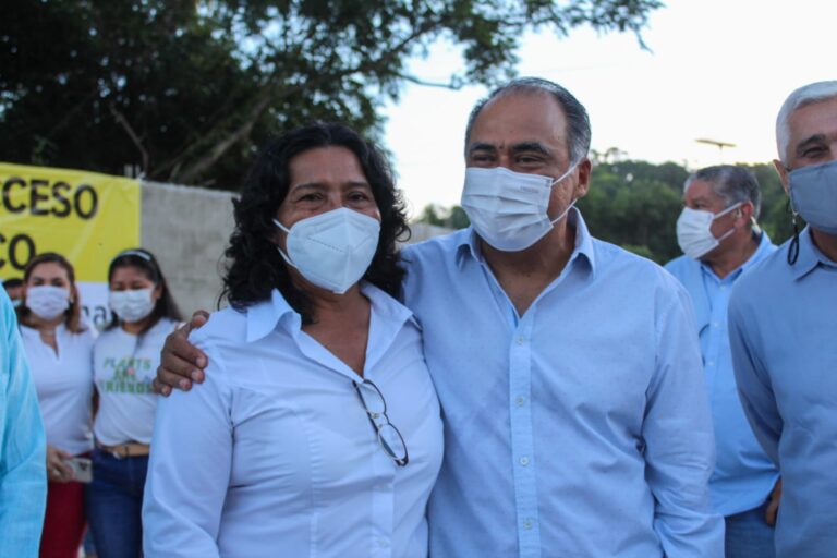 Inaugura Abelina López  y Héctor Astudillo obra en zona Diamante