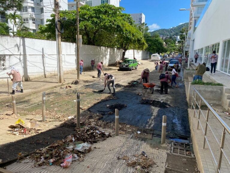 Limpian Servicios Públicos y Protección Civil, accesos a playa
