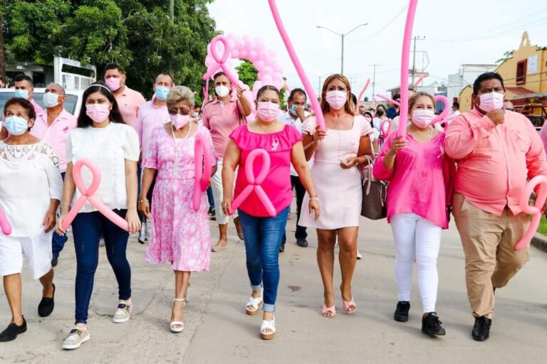 Organizan la marcha rosa para enfrentar cáncer de mama en Petatlán