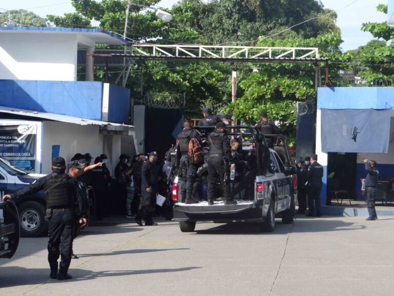 Policías de Acapulco recibirán su pago a partir de las 12 del día; reanudan sus actividades