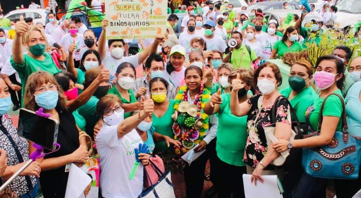 Reconocen a Adela Hernández como mujer de resultados