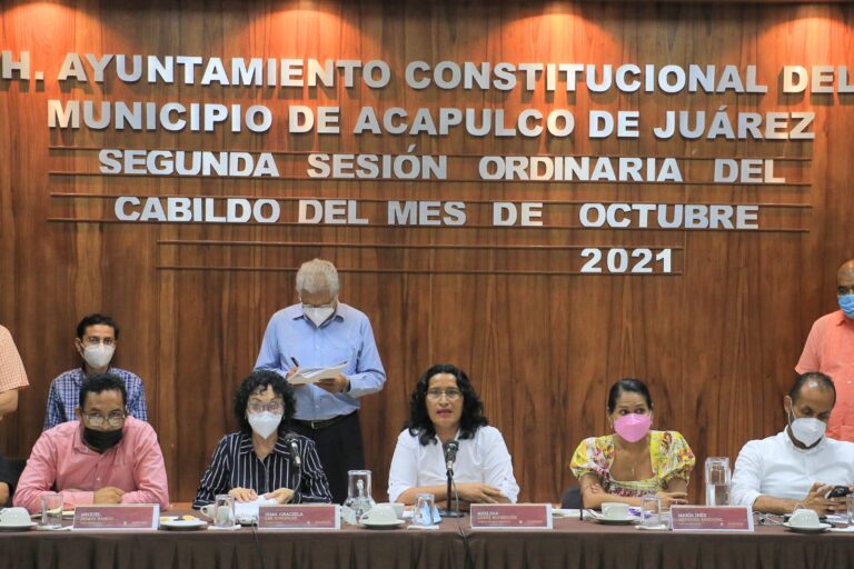 Prevé la alcaldesa Abelina López la compra de vehículos para Bomberos y la SSP