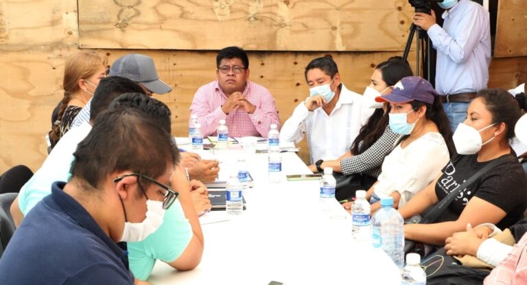 ATIENDEN DIPUTADOS DE LA COMISIÓN DE EDUCACIÓN A MIEMBROS DEL CECyTEG