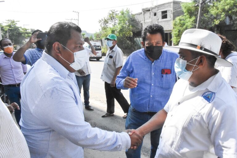 Signa SCT, Gobierno Municipal y transportistas minuta de acuerdo para reparación de carretera federal