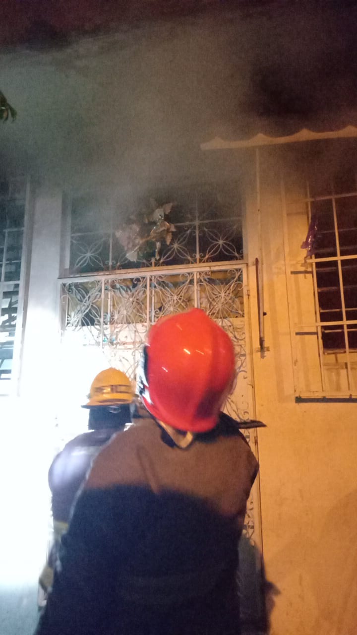 Sofoca Bomberos incendio en Palma Sola