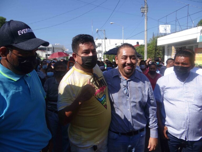 Respaldan comerciantes a la presidenta municipal