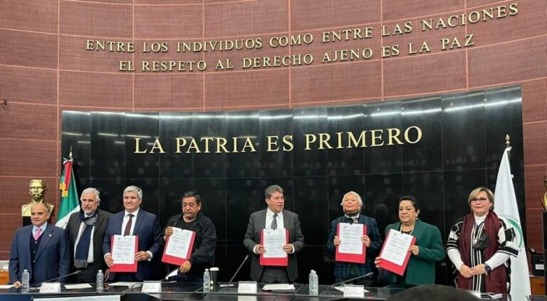 FIRMAN CONGRESO DEL ESTADO Y SENADO DE LA REPÚBLICA CONVENIO PARA LA CAPACITACIÓN Y ACTUALIZACIÓN DE DIPUTADOS Y PERSONAL TÉCNICO