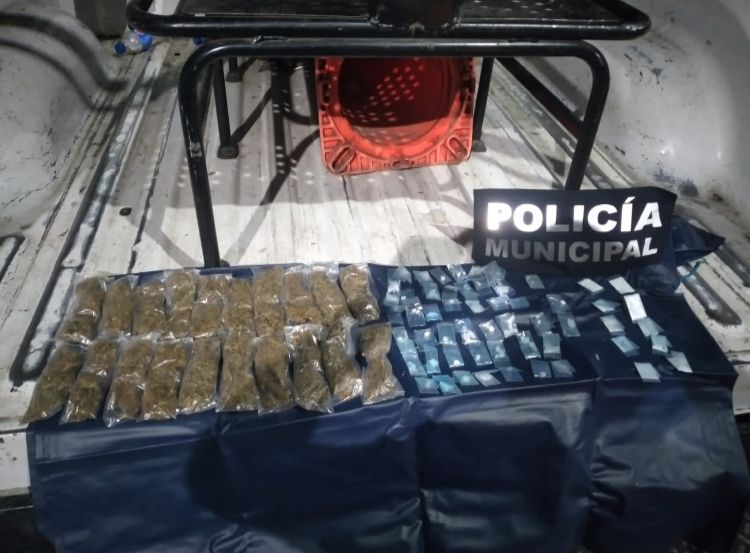 Aseguran una motocicleta y probable droga en Puerto Marqués