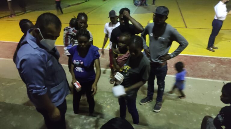 Gobierno del Estado brinda apoyo humanitario a migrantes haitianos abandonados en Acapulco