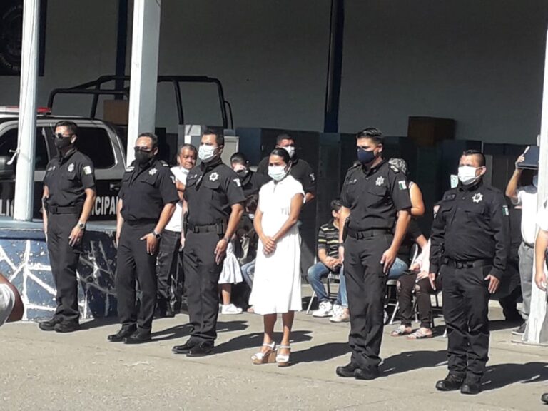 Despiden con honores a policías municipales