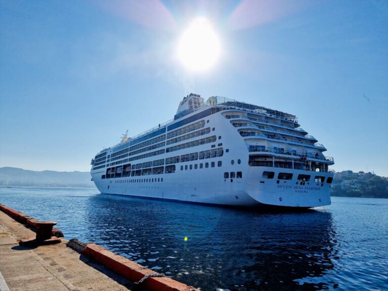 Con estrictas medidas y protocolos sanitarios, Acapulco recibe primer crucero del año