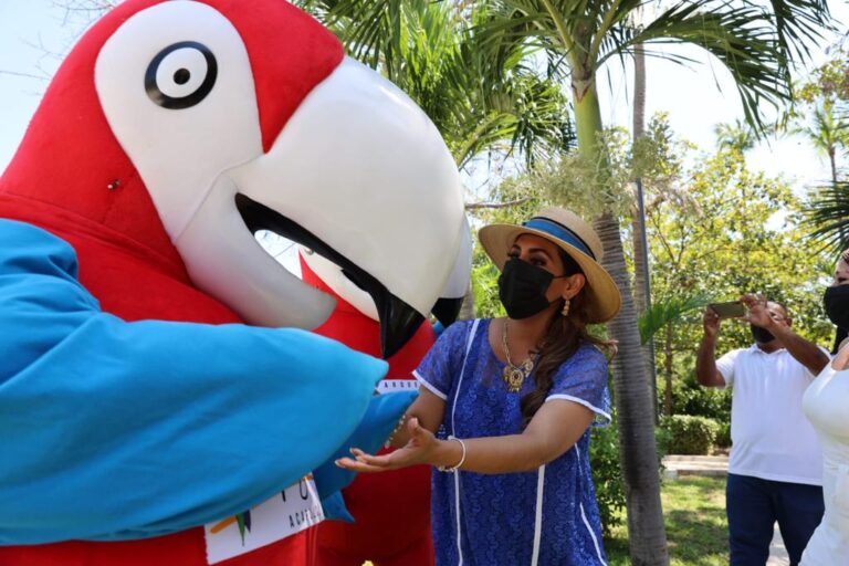 Recorren Evelyn Salgado y Román Meyer el Parque Papagayo