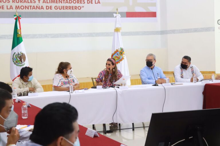 Se reúne Evelyn Salgado con alcaldes de 23 municipios beneficiados con el programa de Mejora de Conectividad Municipal para la Montaña y Costa Chica de Guerrero