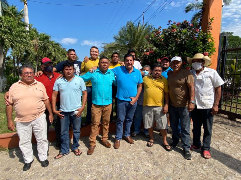 Estamos con Alejandro Bravo, reiteran líderes de San José Ixtapa