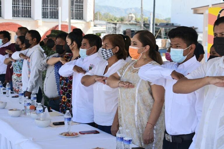 PRESIDENTA DE LA CDHEG PRESENTE EN LA CEREMONIA CÍVICA POR EL 168 ANIVERSARIO DE LA PROMULGACIÓN DEL PLAN DE AYUTLA»