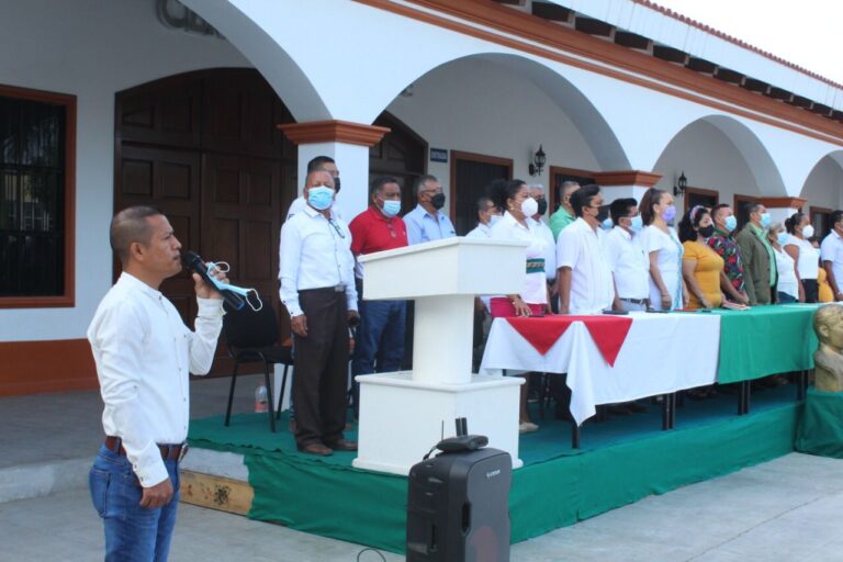 Conmemora el ayuntamiento  municipal, el 106 aniversario del natalicio de Juan García Jiménez y el 216 aniversario del natalicio de don Benito Juárez García