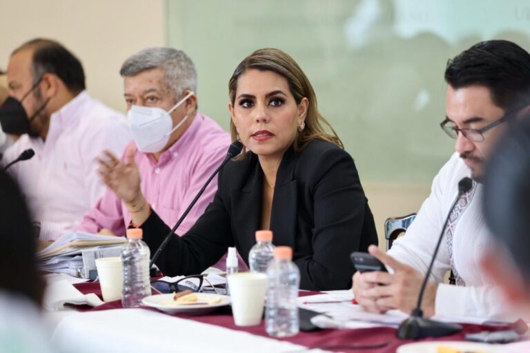 Preside Evelyn Salgado Pineda mesa de trabajo por más de seis horas con la CETEG