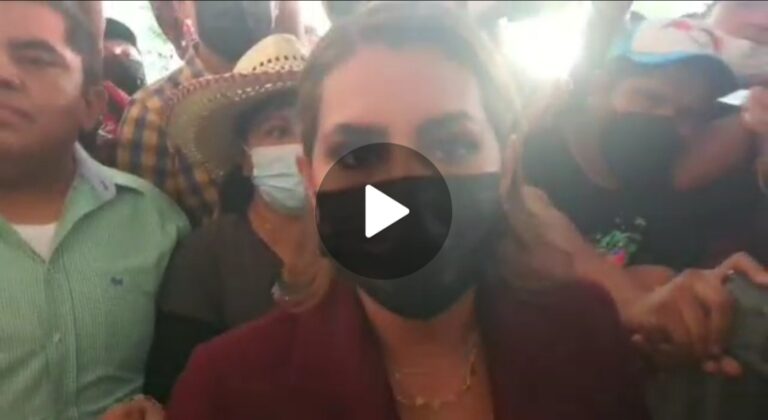 LLEGA LA GOBERNADORA AL PLANTÓN DE LOS MAESTROS DE LA CETEG, EN LAS PUERTAS DEL PALACIO DE GOBIERNO EN CHILPANCINGO