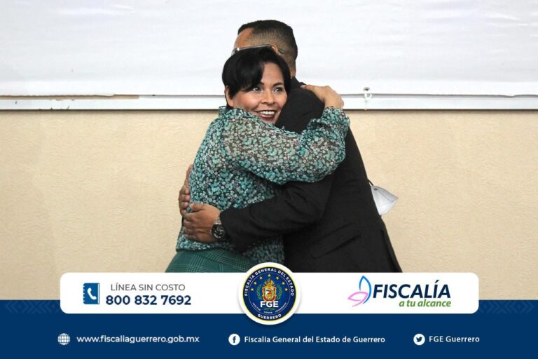 Presenta la Fiscal General Mtra. Sandra Luz Valdovinos al Lic. Jesús Solís Justo como nuevo titular de la Coordinación General de los Servicios Periciales