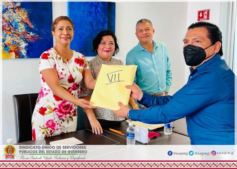 La secretaria General del SUSPEG, Adela Hernández Angelito y el Lic. Alfredo Arias Cárdenas, administrador del fideicomiso, realizaron la  entrega de la segunda remesa de los préstamos del Plan Flexible