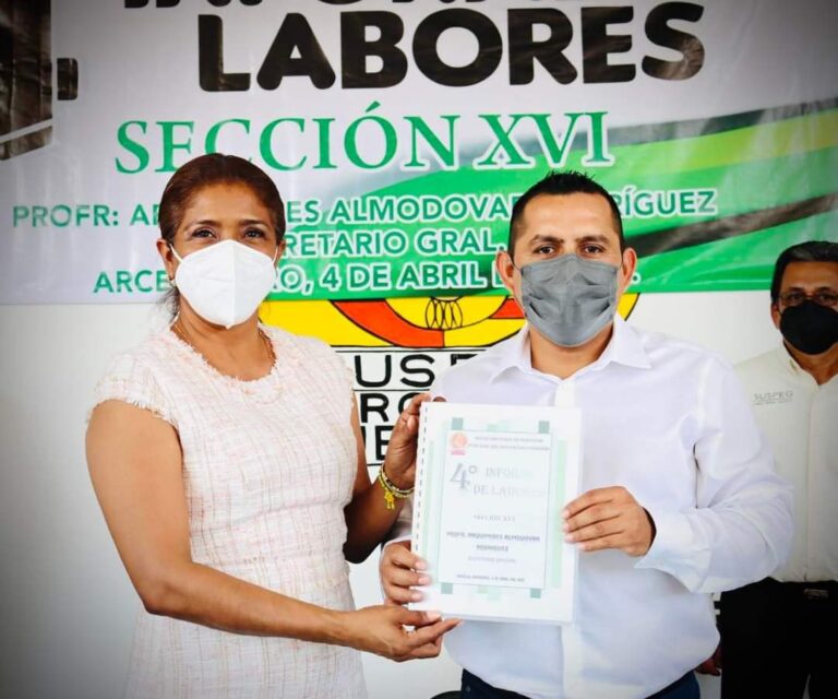 Asiste la Secretaria General del SUSPEG, Adela Hernández Angelito, en calidad de presidente de la comisión electoral, al cuarto informe de labores del secretario sindical, Profr. Arquímides Almodóvar Rodríguez de la sección XVI