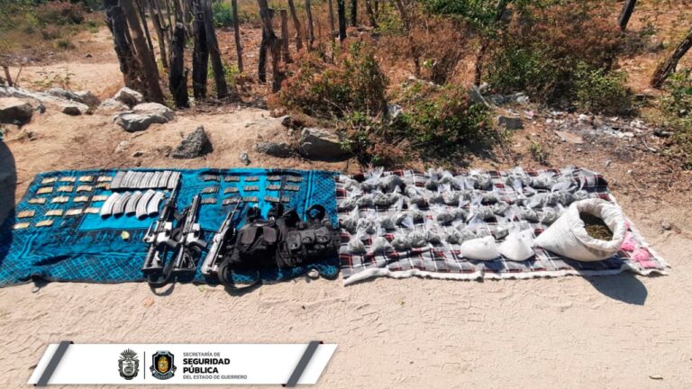 ASEGURAN POLICÍA ESTATAL Y SEDENA ARMAMENTO Y PRESUNTA DROGA EN EL MUNICIPIO DE ACAPULCO