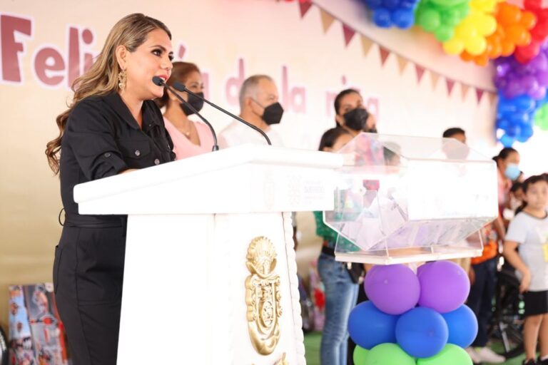 Gran celebración por el Día de la Niña y el Niño en la casa del pueblo de Guerrero