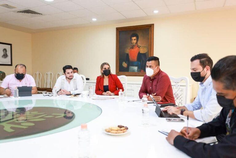 LA GOBERNADORA EVELYN SALGADO PINEDA ATENDIÓ A REPRESENTANTES DE LAS PREPARATORIAS POPULARES DE LA UNIVERSIDAD AUTÓNOMA DE GUERRERO