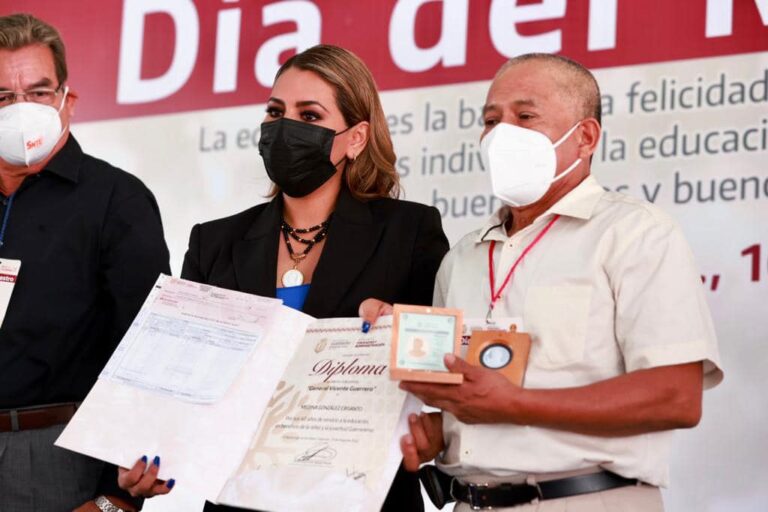 CELEBRA EVELYN SALGADO EL “DÍA DE LAS Y LOS MAESTROS” EN GUERRERO