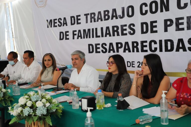 PRESENTAN DIPUTADOS A COLECTIVOS DE FAMILIARES EL  ANTEPROYECTO DE LEY EN MATERIA DE DESAPARICIÓN DE PERSONAS