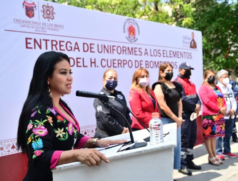 Con uniformes y seguros de vida se dignifica al Cuerpo de Bomberos de Chilpancingo, destaca la presidenta Norma Otilia Hernández
