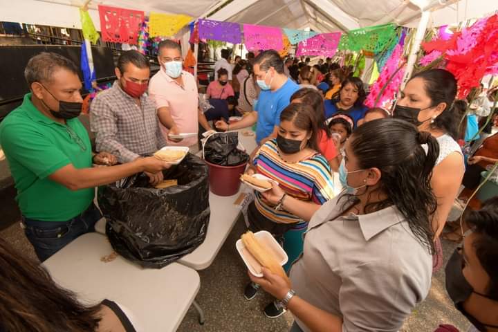 Festeja Ayuntamiento de Chilpancingo a las mamás con verbena popular