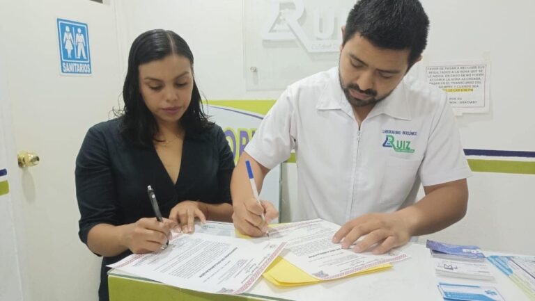 Continúan los programas de salud, en Ometepec, firma convenio SEDESOL con el laboratorio “Ruiz” se harán descuentos  en los análisis clínicos, del 50% 40% y 20% en Mujeres embarazadas, diabéticos e hipertensos: JM.
