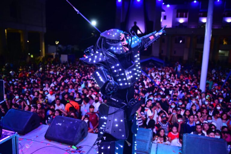 Se lleva a cabo primer gran festival de música y color