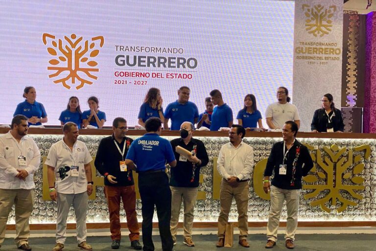 𝐑𝐞𝐜𝐨𝐧𝐨𝐜𝐢ó 𝐞𝐥 𝐬𝐞𝐜𝐫𝐞𝐭𝐚𝐫𝐢𝐨 𝐝𝐞 𝐓𝐮𝐫𝐢𝐬𝐦𝐨 𝐅𝐞𝐝𝐞𝐫𝐚𝐥, 𝐌𝐢𝐠𝐮𝐞𝐥 𝐓𝐨𝐫𝐫𝐮𝐜𝐨 𝐌𝐚𝐫𝐪𝐮é𝐬, 𝐞𝐥 𝐩𝐫𝐨𝐠𝐫𝐚𝐦𝐚 𝐝𝐞 «𝐄𝐦𝐛𝐚𝐣𝐚𝐝𝐨𝐫𝐞𝐬 𝐓𝐮𝐫í𝐬𝐭𝐢𝐜𝐨𝐬»