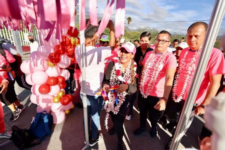ENCABEZA EVELYN SALGADO 1ERA CAMINATA FAMILIAR PARA CONMEMORAR LA LUCHA CONTRA LA MORTALIDAD MATERNA EN GUERRERO