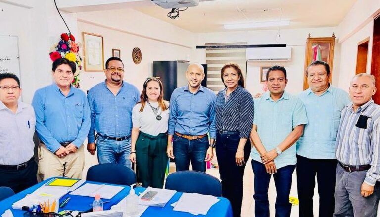 Se reune Adela Hernández Angelito, Secretaria General del SUSPEG, con el Mtro. René Vargas Pineda, Director General del ISSSPEG