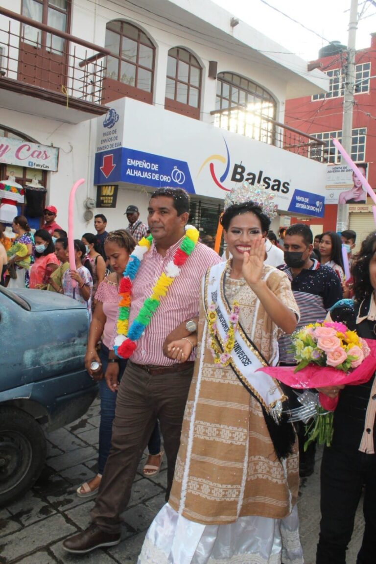 El Presidente Efrén Adame Montalván otorga una beca de $10,000.00 pesos mensuales, a la Miss Universo Ingenia 2022, Silvia Jim